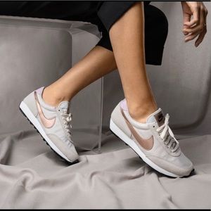 nike daybreak rose gold